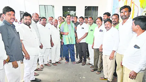 భూములు తీసుకోకుండా చూడండి 