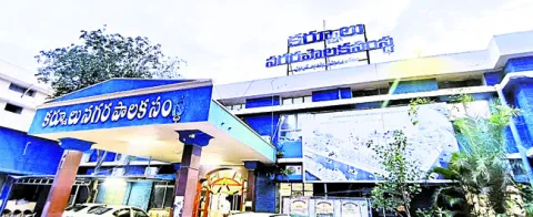 మున్సిపల్‌ కాంట్రాక్టర్ల తిరుగుబాటు 