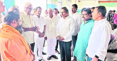 కృత్రిమ పాదాల ఉచిత శిబిరం అభినందనీయం 