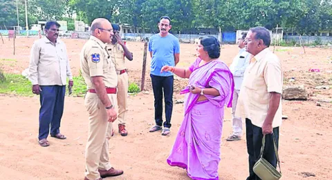 మహిళ మెడలో గొలుసు చోరీ