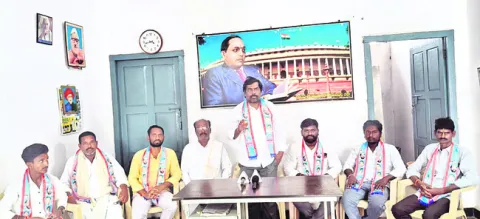 చట్టబద్ధతతో కూడిన రిజర్వేషన్లు ఇవ్వాలి 