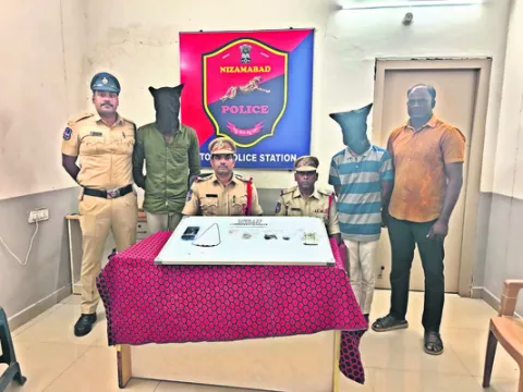 చోరీ కేసులో ఇద్దరి అరెస్టు 
