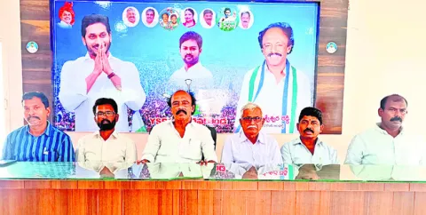 చంద్రబాబువి డైవర్షన్‌ పాలిటిక్స్‌