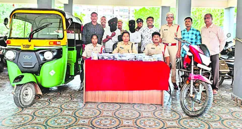 చోరీ కేసుల్లో ఇద్దరు నిందితుల అరెస్టు 