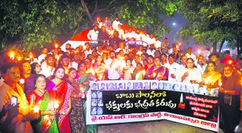 భక్తుల మృతికి ప్రభుత్వమే బాధ్యత వహించాలి 