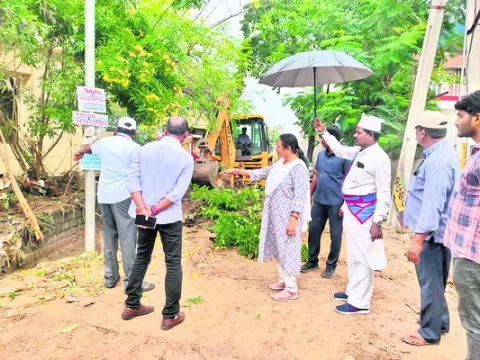 ముమ్మరంగా పారిశుద్ధ్య పనులు