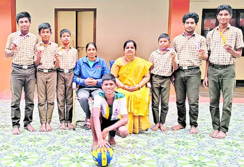 రాష్ట్ర స్థాయి పోటీలకు గురుకుల విద్యార్థులు 