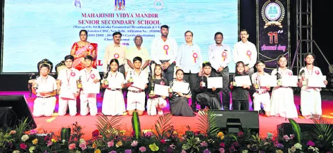 విద్యతోనే ఉజ్వల భవిష్యత్‌ 