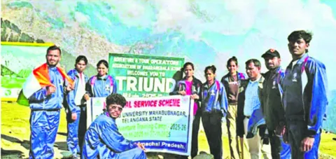 ‘త్రియుండ్‌’ శిఖరాన.. సాహస విద్యార్థులు 