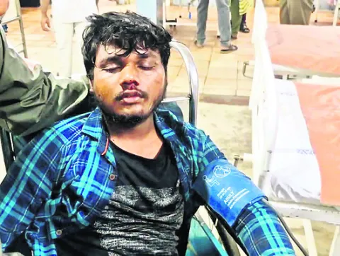 టిప్పర్‌ డ్రైవర్‌పై  ఆకతాయిల దాడి