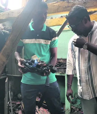 అగ్ని ప్రమాదంలో ఇల్లు దగ్ధం
