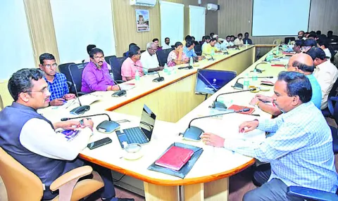 రైతులకు విరివిగా రుణాలివ్వాలి