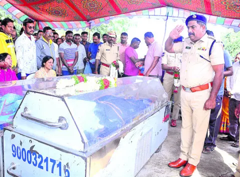 కన్నీటి సంద్రమైన తంగళ్లపల్లి