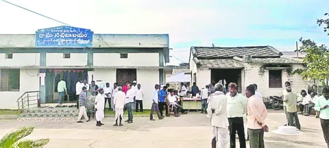 కరన్‌కోట్‌లో కంగుతిన్న కారు