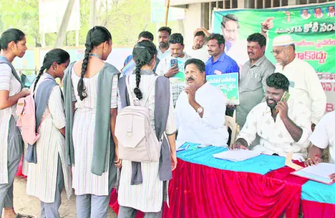 మెడికల్‌ కాలేజీల ప్రైవేటీకరణను అడ్డుకుంటాం 