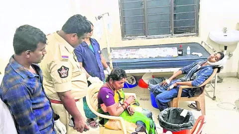 మహిళలపై గొడ్డలితో దాడి 