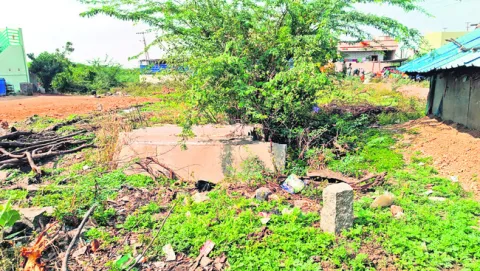 పంచాయతీ స్థలం కబ్జాకు యత్నం 