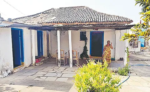 Vikas entire family is known to be Maoist sympathizers