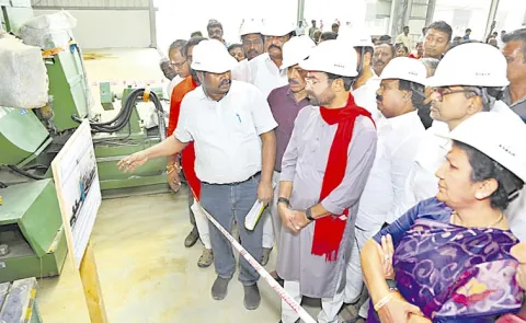 Kishan Reddy Fires On BRS and Congress