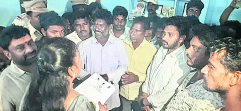 మత్స్యకారులను సీఎం వద్దకు తీసుకెళ్తా 