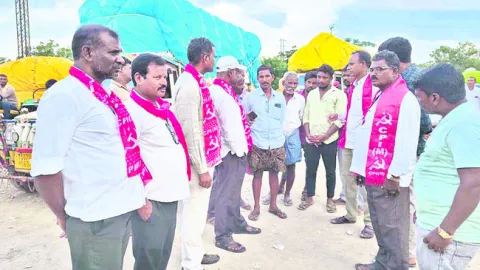 తుపాన్‌ బాధిత రైతులను ఆదుకోవాలి 