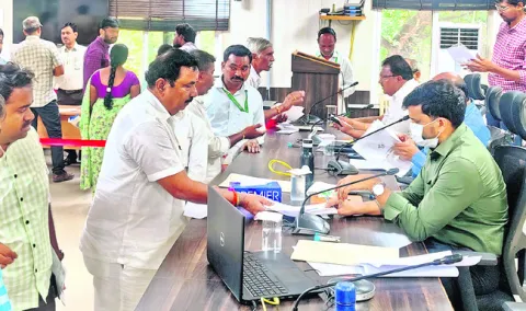 జిల్లా అంతటా సోమవారం ఉష్ణోగ్రతలు స్థిరంగా నమోదయ్యాయి. న