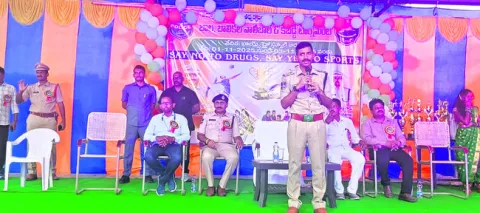 యువత డ్రగ్స్‌ జోలికి వెళ్లొద్దు 