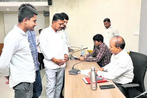 ప్రజావాణి దరఖాస్తులు సత్వరమే పరిష్కరించాలి