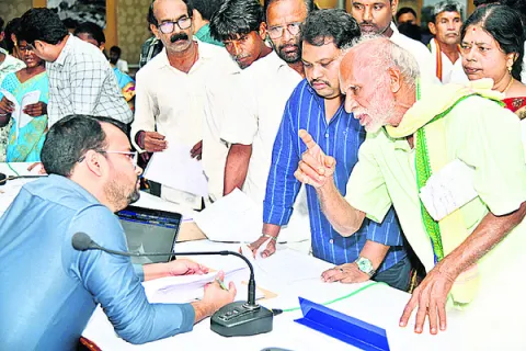 కలెక్టర్‌ గ్రీవెన్స్‌కు 92 అర్జీలు 