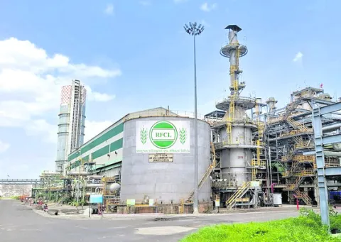 ఆర్‌ఎఫ్‌సీఎల్‌లో వందశాతం యూరియా ఉత్పత్తి