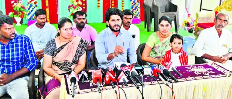 సమస్యలు పరిష్కరించకపోతే ఉద్యమిస్తాం 