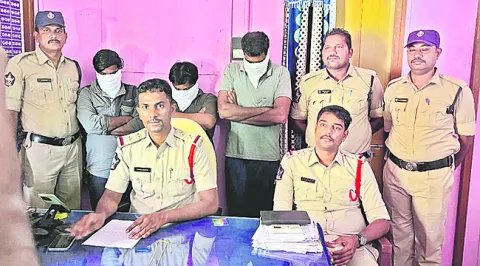 చోరీ కేసులో నిందితుల అరెస్ట్‌ 