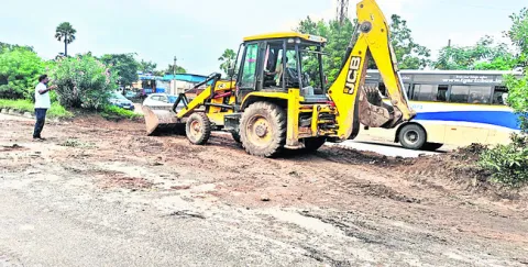 హైవేపై డివైడర్‌ తొలగింపు