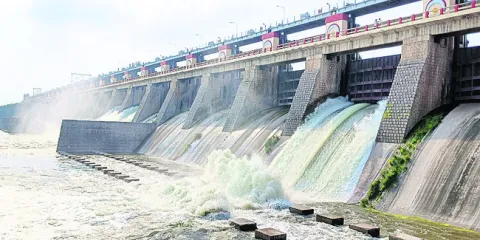 మూడు గేట్ల ద్వారా  మూసీ నీటి విడుదల