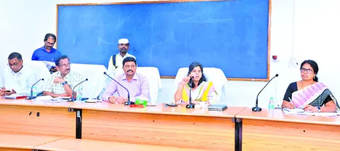 పథకాల అమలు తీరును పర్యవేక్షించాలి