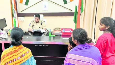 అర్జీదారుల సమస్యలు పరిష్కరించాలి 