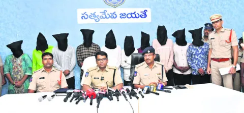 అంతర్రాష్ట్ర గంజాయి ముఠా అరెస్టు 