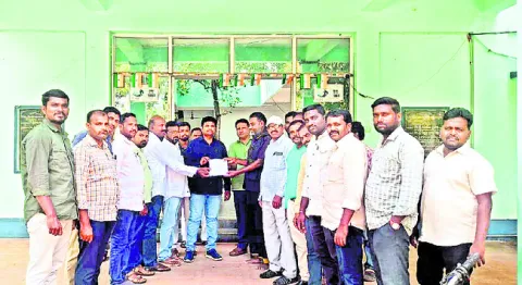 ఉపకార వేతనాలు విడుదల చేయాలి