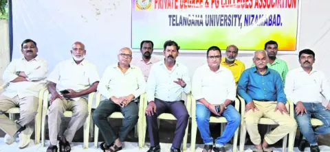 బకాయిలు చెల్లించే వరకు కాలేజీలను తెరవం 