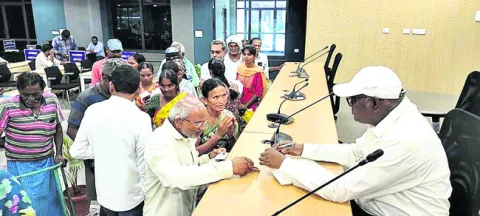 ప్రజావాణికి సమస్యలు ఏకరువు