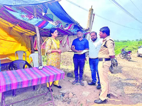 అంతర్రాష్ట్ర చెక్‌పోస్ట్‌ తనిఖీ
