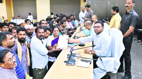 పెండింగ్‌ అర్జీలు పరిష్కరించాలి
