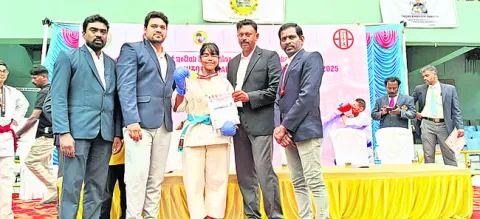 నవశక్తికి గోల్డ్‌ మెడల్‌ 