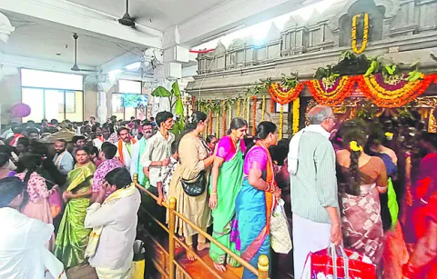 రత్నగిరి.. భక్తఝరి