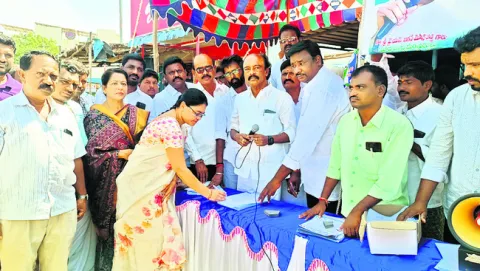 పేదలకు వైద్యాన్ని దూరం చేస్తే ఊరుకోం 