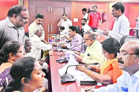 అర్జీల పరిష్కారంలో అలసత్వం సహించం