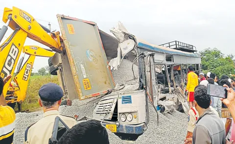 Road accident near Mirjaguda, Chevella mandal, Rangareddy district