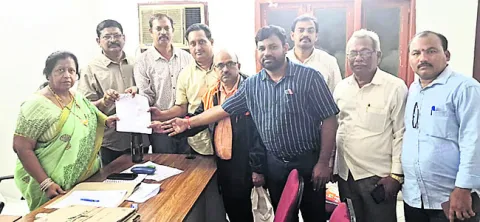 టెట్‌ నుంచి ఉపాధ్యాయులను మినహాయించాలి 