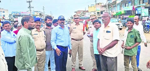 జాగ్రత్తలు పాటిస్తేనే ప్రమాదాల నివారణ