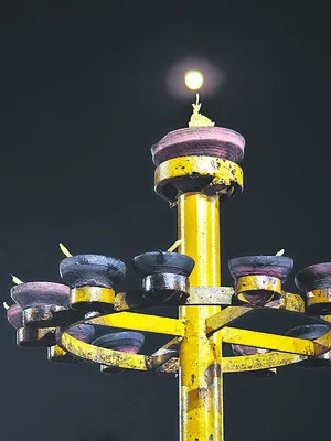 ● పౌర్ణమి చంద్రుడు.. కార్తిక దీపమైన వేళ! 